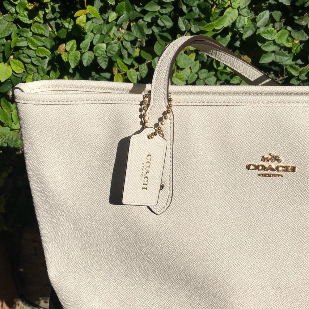 ❗️SALE❗️Coach NWT Cream Leather Tote Bag - Picture 4 of 8